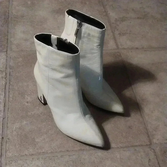 Sam Edelman Hilty Off White Patent Leather Ankle Boot Size 5 - Picture 2 of 7